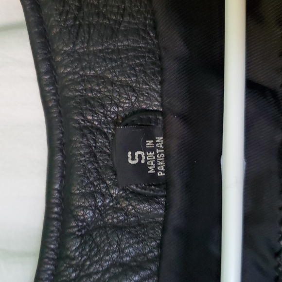 Vintage Black Leather Vest - Picture 6 of 13